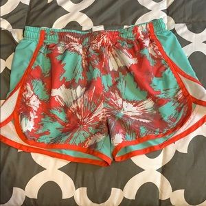 Under Armour Loose YXL Shorts